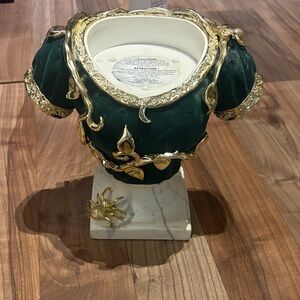 Bath & Body Works Halloween Bust Pedestal 3 Wick Candle Holder Green Gold Marble